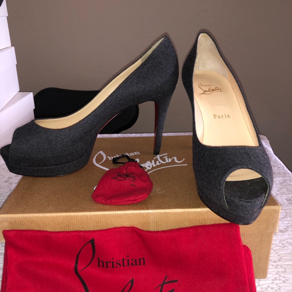 New Christian Louboutin Altadama gray heels sz 38